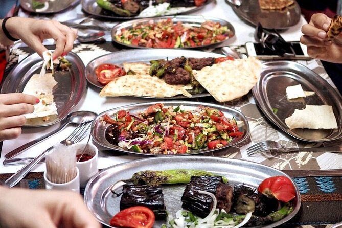 Local Food, History and Hidden Places Walking Tour in Istanbul - Stop 1: Misir Carsisi (Spice Market) breakfast in the crowd
