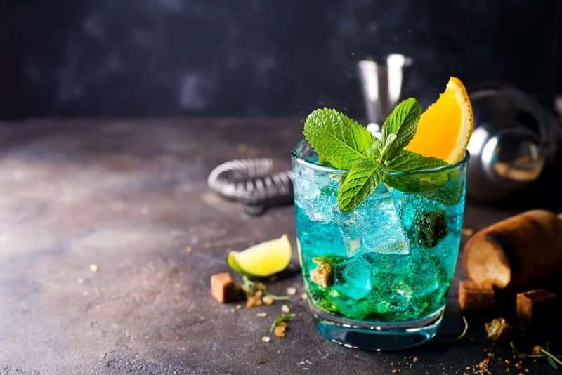 London Bar Meetup: Entry, Safe Original Drink & Transfer - Alanya’s Bar Street problem: crowds, confusion, and lost energy