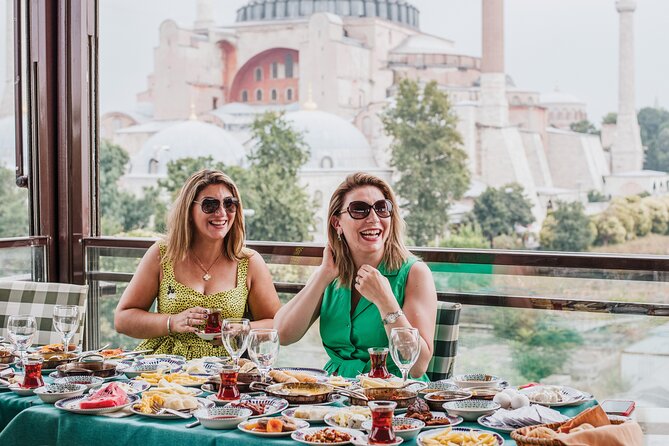 Love in Istanbul: Perfect Photo Moments at Iconic Locations - The Session Flow: What Happens During Those 45–50 Minutes