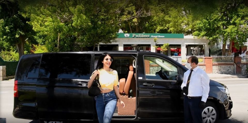Luxury Private Yacht Rental - Hotel Pickup in a Private Van: The Smooth Part You’ll Appreciate