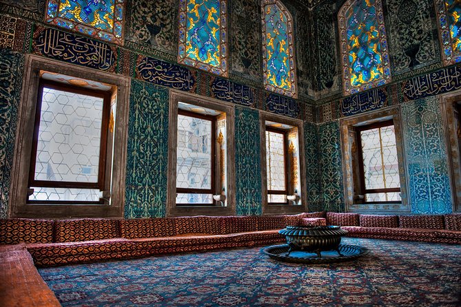 Magical Sights of Istanbul Private Walking Tour - Starting in Sultanahmet: How the Route Sets You Up for a Good Day