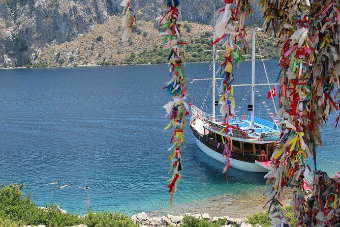 Marmaris Aegean Islands Boat Trip With Lunch & Unlimited Drinks - Dişlice Island Toothy Rocks: Volcanic Texture and a 30-Minute Swim