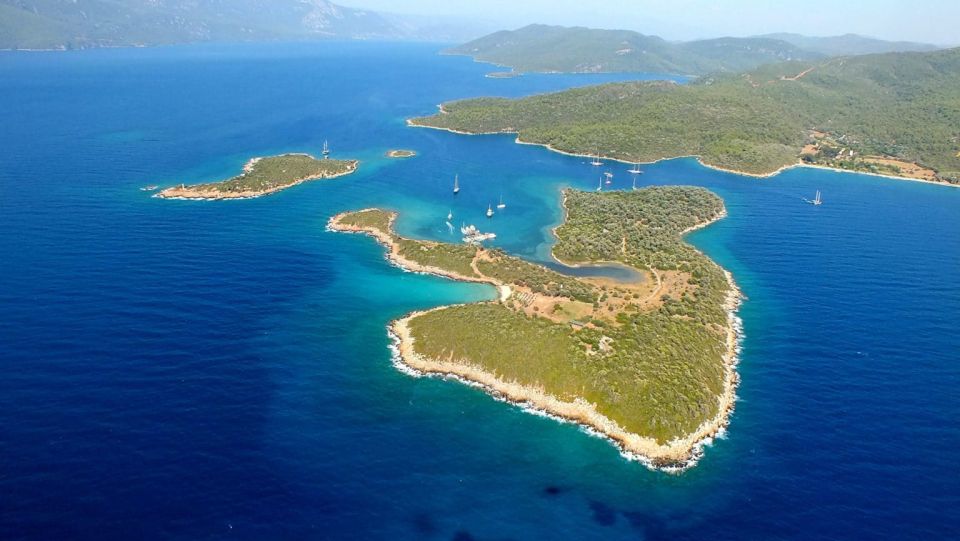 Marmaris: Cleopatra Island Boat Trip with Lunch and Transfer - Deep Blue Bay: where the color looks different for a reason