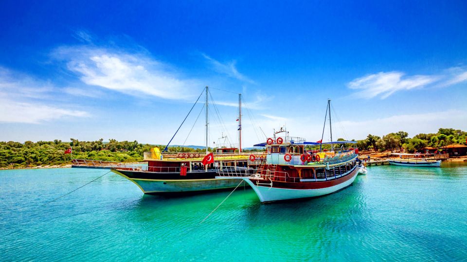 Marmaris: Cleopatra Island Boat Trip with Lunch and Transfer - Cleopatra Island around midday: Roman remains, beach time, and the €13 fee