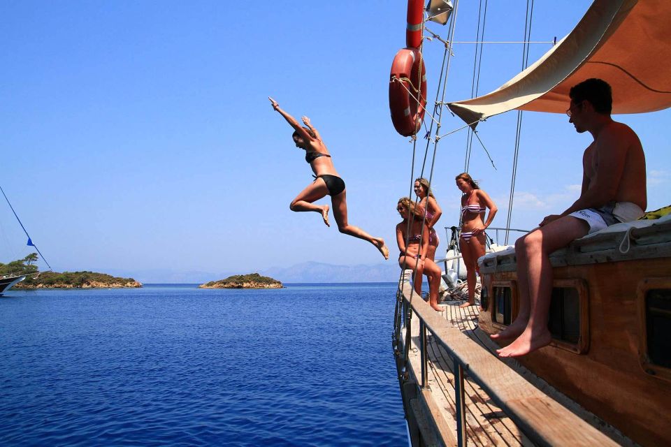 Marmaris Full-Day Boat Trip with Unlimited Soft Drinks+Lunch - Adaköy Fish Farms: Bread-Feeding Mullet in the Real World