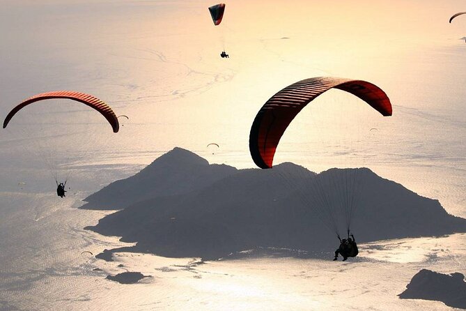 Marmaris Paragliding Experience By Local Expert Pilots - Over the bay and toward landing: how the flight winds down
