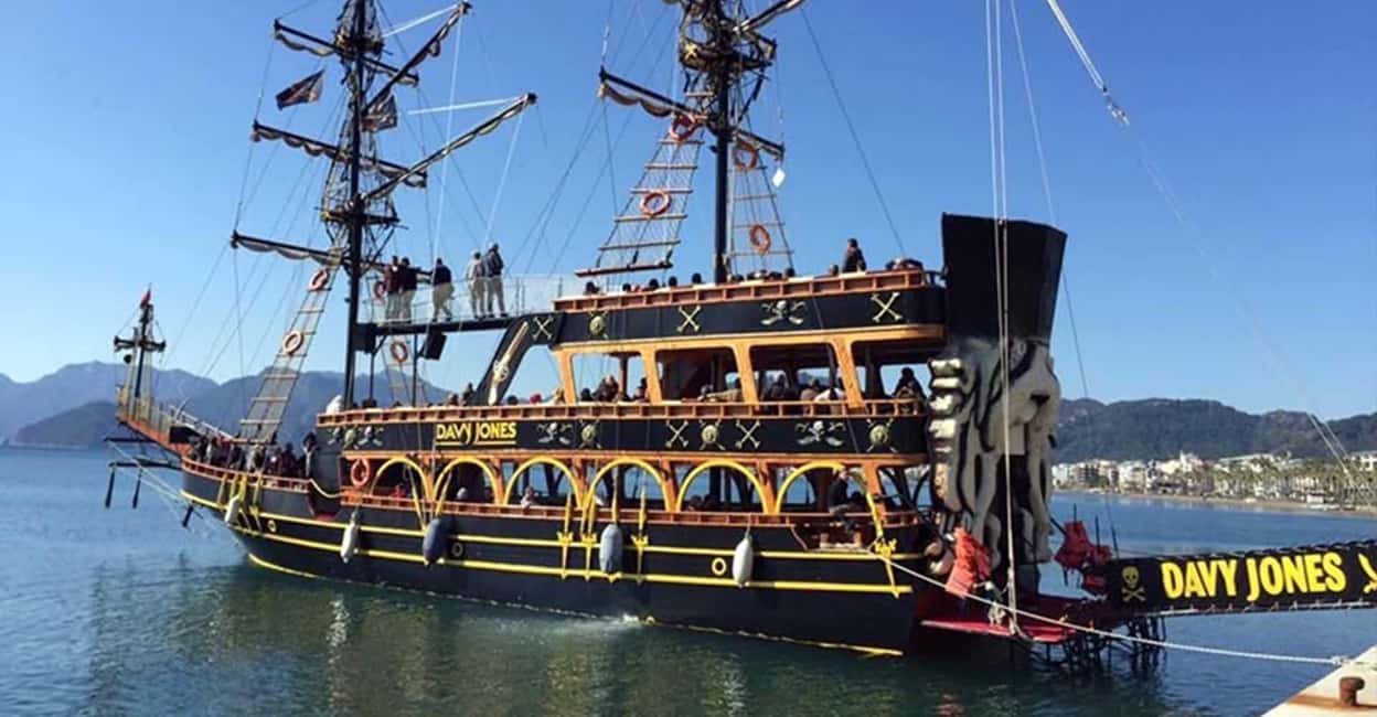 Marmaris Pirate Boat w/ Lunch, Unlimited Alcoholic Drinks - Kızılkum village and the second swimming phase