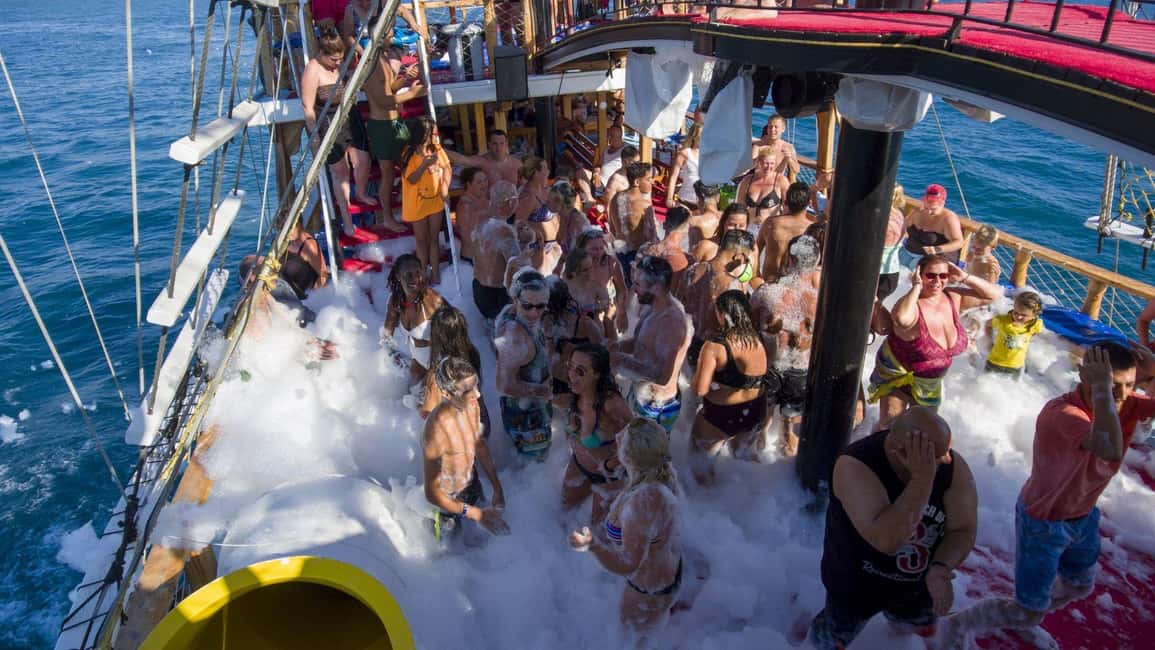 Marmaris Pirate Boat w/ Lunch, Unlimited Alcoholic Drinks - Entertainment, crews, and the reality of daily service on a big boat