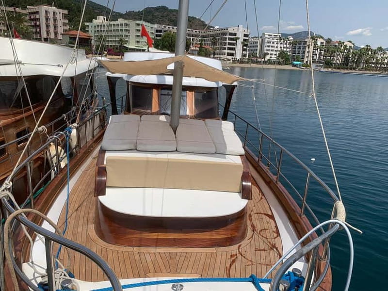 Marmaris: Private Boat Cruise w/ Lunch and Soft Drinks - Boat details and the photo mismatch you should plan for