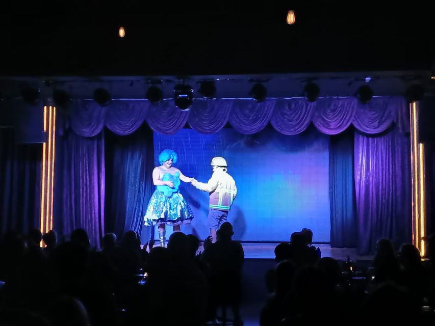 Marmaris: Talk of the Town Dinner Show with Pickup - Getting picked up on time and heading to Cheers Bar