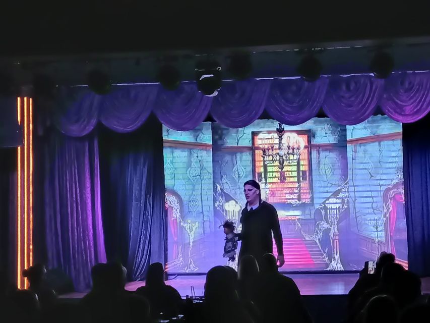 Marmaris: Talk of the Town Dinner Show with Pickup - Who should book this and who might want a different plan