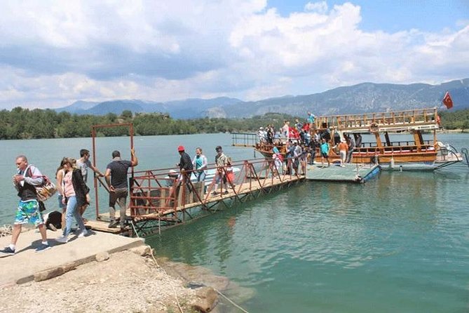 Mix. Tour (Jeep Safari and Boat Tour in Green Lake with Lunch) - Side to the dirt: what the Jeep Safari feels like