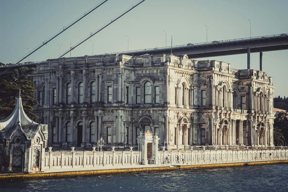 Morning Bosphorus Cruise with Breakfast & Asian Side Stop - Guide language and group dynamics: what you gain, what you surrender