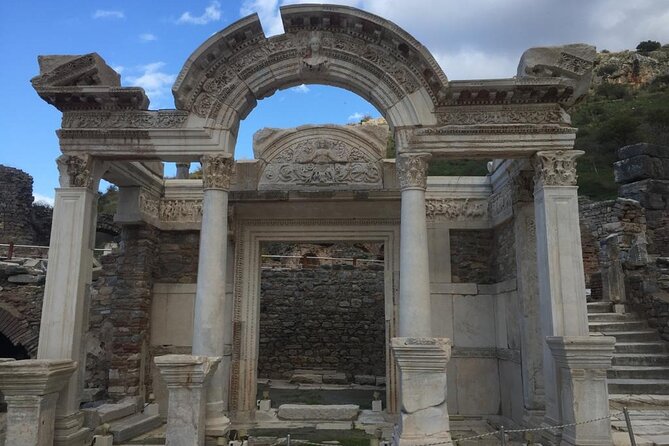 NO HIDDEN FEES : Ephesus 3 to 4 Hours Private & Mini Group Tours - Licensed guides who make the ruins make sense
