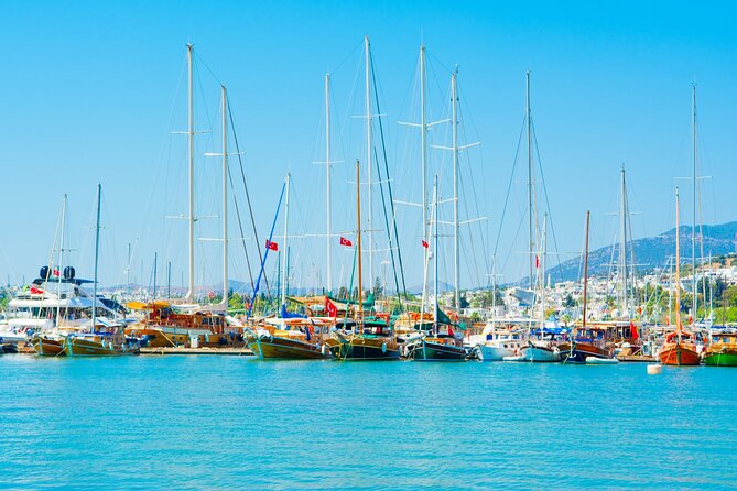 Orak Island, German Bay, Rabbit Bay Boat Tour incl. Lunch - Boat comfort: seating, shade, toilets, and the small reality checks