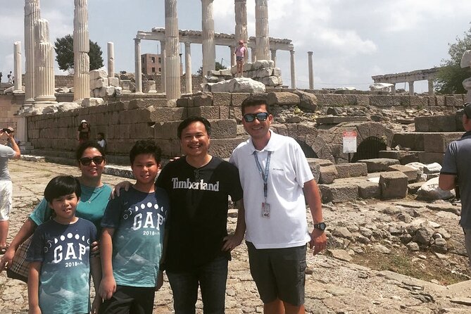 Pergamon&Asklepion Day Tour from Kusadasi / Izmir - Lunch That Keeps You Human (Pide, Chai, and No Panic)