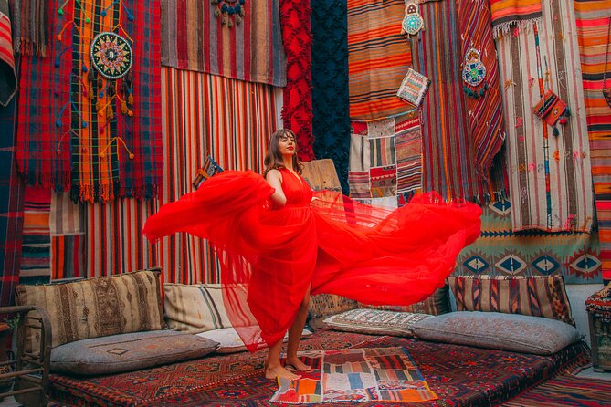 Photo Shooting with Breathtaking Views and Carpeted Corners - Hot Air Balloons in the Background: Timing and Weather Reality
