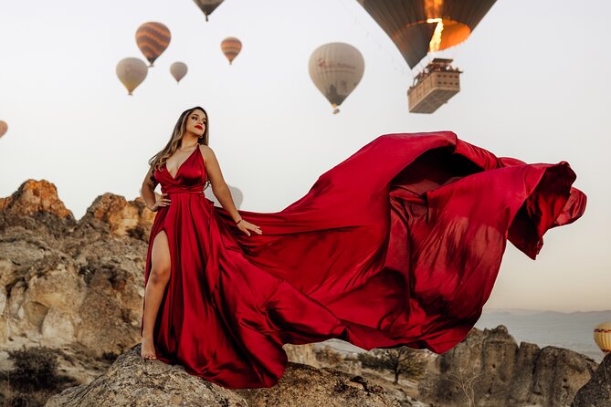 Photoshoot with Balloons in Cappadocia - The Photo Team: How Soner Helps You Look Natural