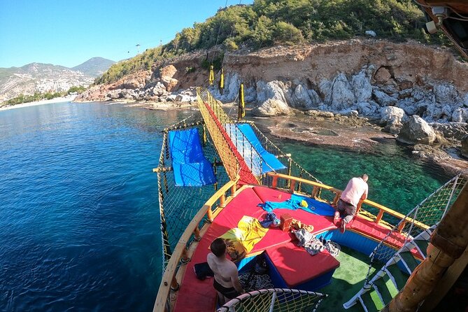 Pirate Boat Tour in Alanya: A Relaxing Day Out with Lunch - Alanya Kalesi From the Water: Fort Views and Cave Stops