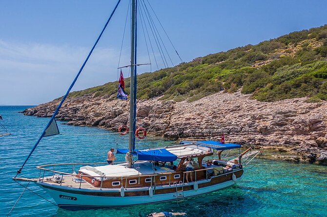 Private 6-Hour Boat Tour with Lunch in Bodrum Bays - Boat Comfort, Crew English, and When the Schedule Can Shift