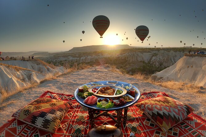 Private Breakfast Organisation in the Love Valley - Love Valley sunrise is made for a private breakfast