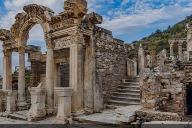 Private Ephesus and Virgin Mary house tour with Transport - Selcuk stop: a practical break plus a carpet cooperative visit (45 minutes)