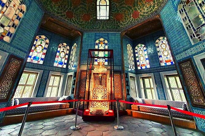 Private Guided Basilica Cistern and Topkapi Palace with Skip Line - Walking to Topkapi Palace: how to bridge two very different worlds