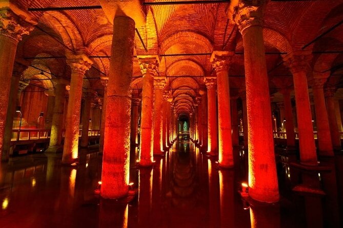 Private Guided Tour Hagia Sophia, Cistern, Topkapi and Bazaar - A Half-Day Route Through Istanbul’s Power Centers