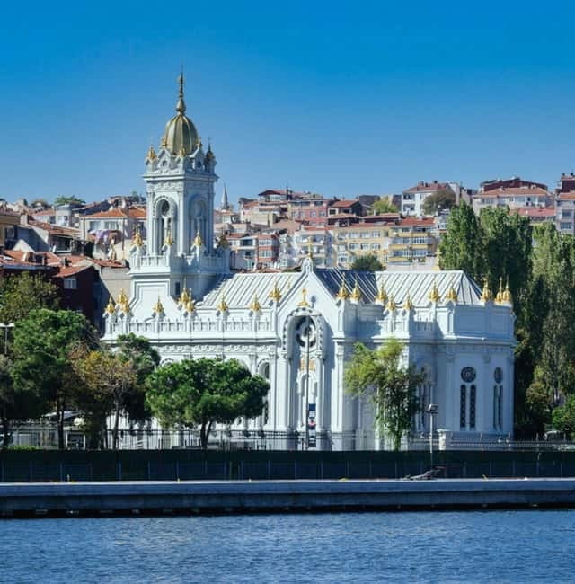 Private Istanbul Tour with Chauffeured Vehicle - Walking a section of the Walls of Constantinople