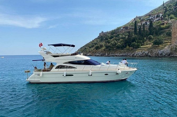 Private Luxury Yacht Tour in Antalya – Exclusive Experience - The crew and the feel of the day