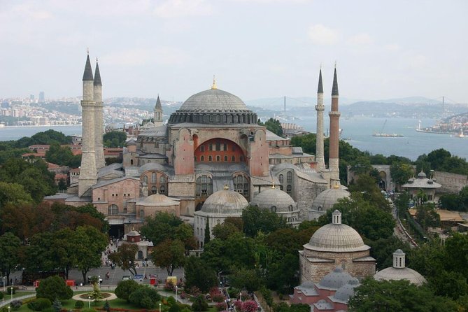 Private & Mini Group Istanbul 7 hours Tour with TRAM. Save time - Getting started at Galataport and staying in the right rhythm