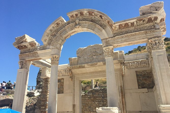 Private Tour FOR CRUISE GUESTS: Best of Ephesus Private Tour / SKIP THE LINE - Stop 1 and the first view of Ephesus: getting positioned fast