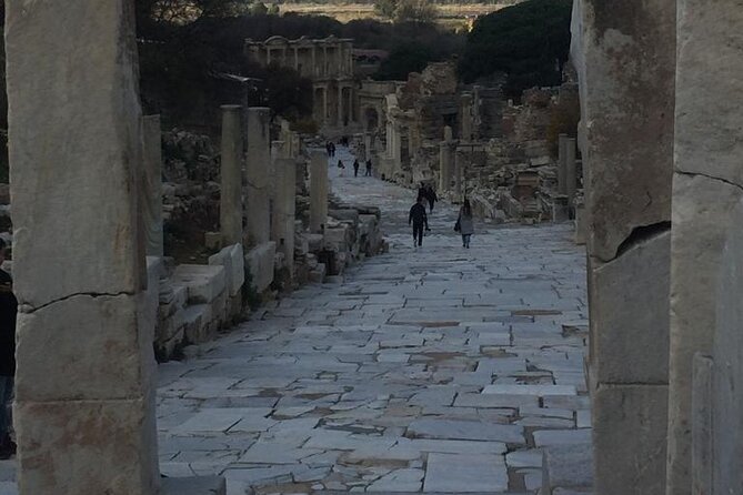 Private Tour from Izmir to Ephesus, Artemission, Virgin Mary House incl. Lunch - Lunch at a Turkish table: included, but confirm what you mean by drinks