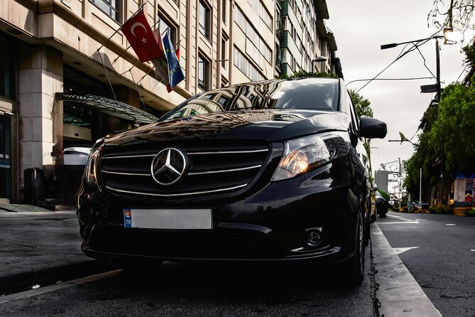 Private Transfer from IST Airport to Fatih, Taksim, or Besiktas - From passport control to Gate 13: your meet-up plan