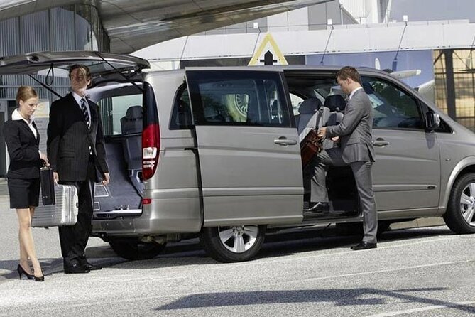 Private Transfer from Istanbul Hotels to Istanbul Airport (IST) - The Drive to Istanbul Airport: Timing, Traffic, and Luggage Reality