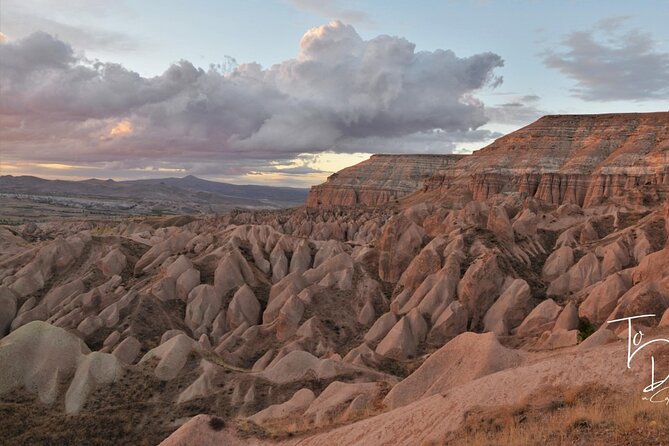 Red & Rose Valley Sunset Hiking Tour with a Trekking Dog "Oscar" - Sunset Timing in Göreme: Why 5:00 pm Feels Perfect