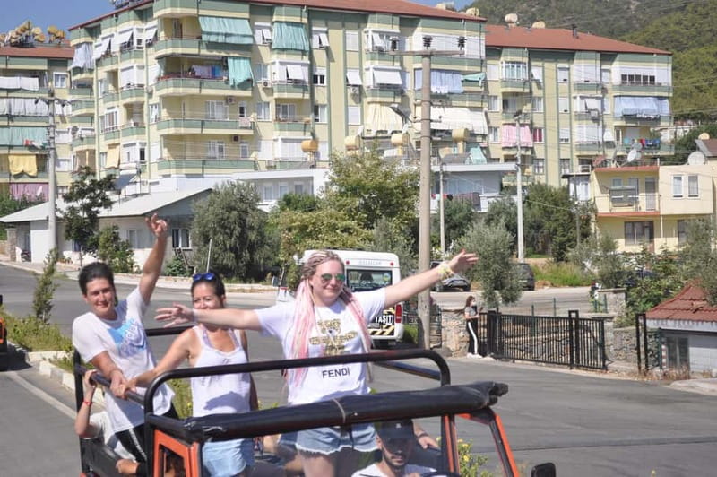 Sapadere Jeep Safari: Taurus Mountains, Waterfall & Cave - Water fights between vehicles: the fun factor (with common sense)