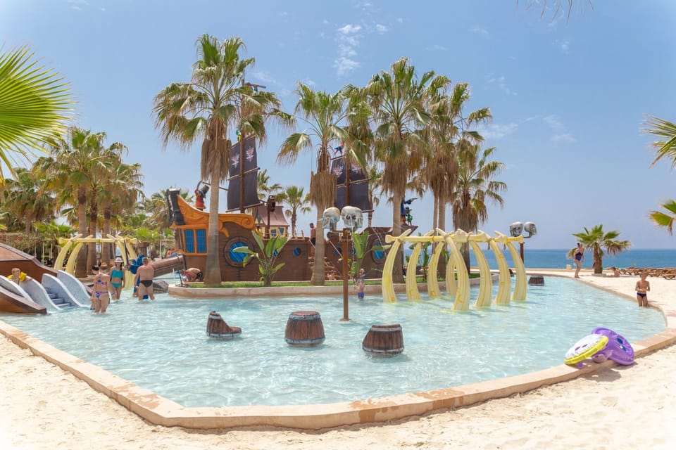 Seapark: Swimming in Pool Aquarium with Authentic Creatures - Ray Pool From the Tropical Beach and the Hands-On Moment