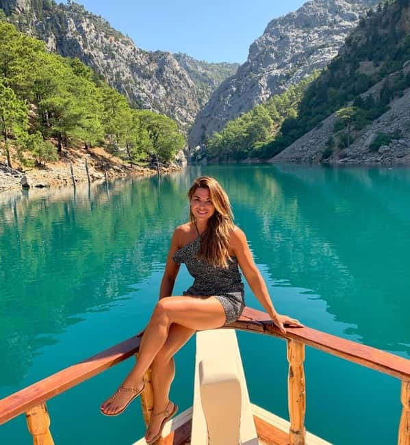 Side/Alanya: Green Canyon Boat Trip w/Unlimited Soft Drinks - The Oymapınar Dam Lake stop: views plus a surprisingly old bridge