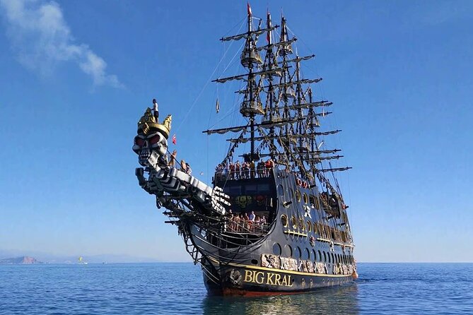 Side Big Kral Pirate Boat Trip - Biggest Pirate Boat Ever - Side pickup and the Türkler pier: logistics that can make or break the morning