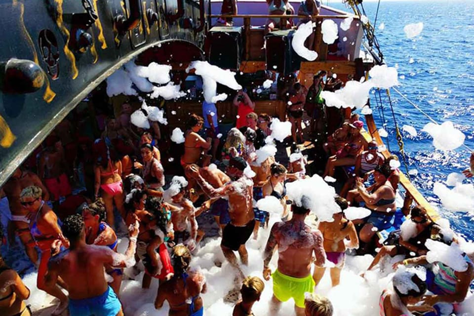 Side: Dolphin Island Boat Tour, Lunch, Sotf Drinks& Swimming - Lunch on the Water: Included Food and Soft Drinks