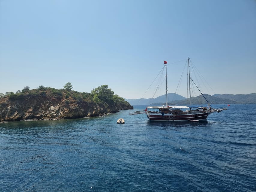 Side: Dolphin Island Boat Tour with BBQ Lunch - Lunch onboard: grilled chicken, three salads, and rice