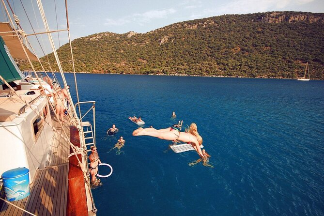 Side Dolphin Island Boat Trip With Lunch And Soft Drinks - Your First Water Break Near Side
