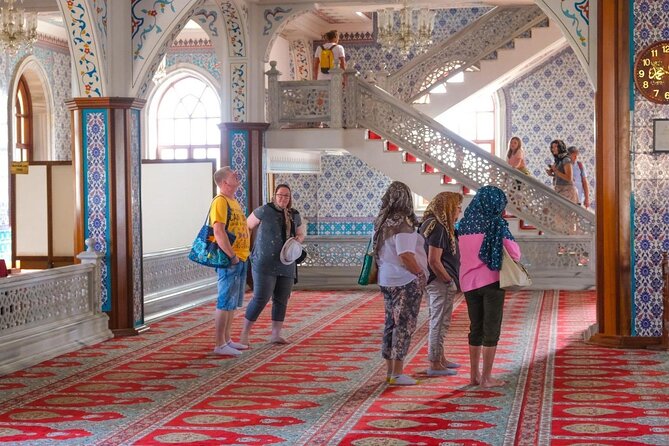Side Green Canyon, Waterfall and Baby Lions with Mosque Visit - Getting Around, Group Size, and Comfort from Side
