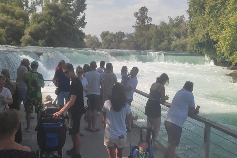 Side: Mix Tour Cabrio Bus, Boat Tour, with Lunch - The Green Lake Boat Cruise: Calm Water Plus Optional Fun