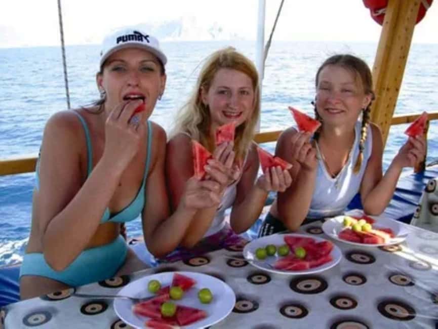 Side to Alanya Boat Tour with Soft Drinks & Cleopatra View - Side to Alanya on Turb2B: the pirate-ship day at a glance
