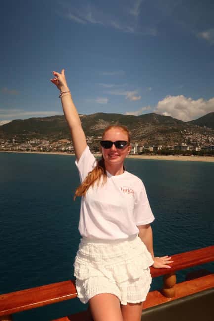 Side to Alanya Boat Tour with Soft Drinks & Cleopatra View - Facilities onboard: toilets, showers, sunbeds, and where comfort matters