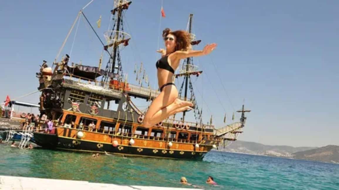 Side to Alanya Boat Tour with Soft Drinks & Cleopatra View - Onboard entertainment: animation, dance shows, foam party, and disco