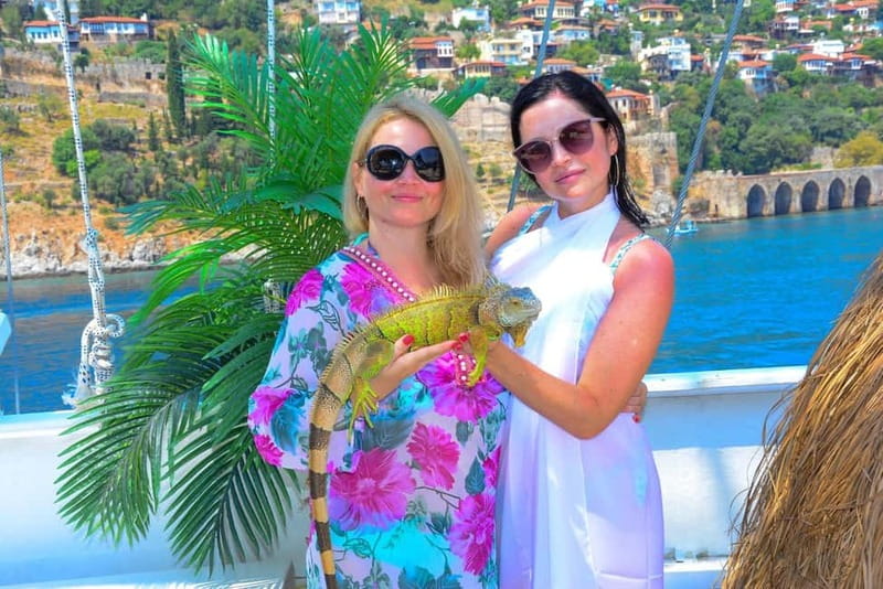 Side to Alanya Boat Tour with Soft Drinks & Cleopatra View - The bus ride segment: how the 70-minute coach time shapes your day