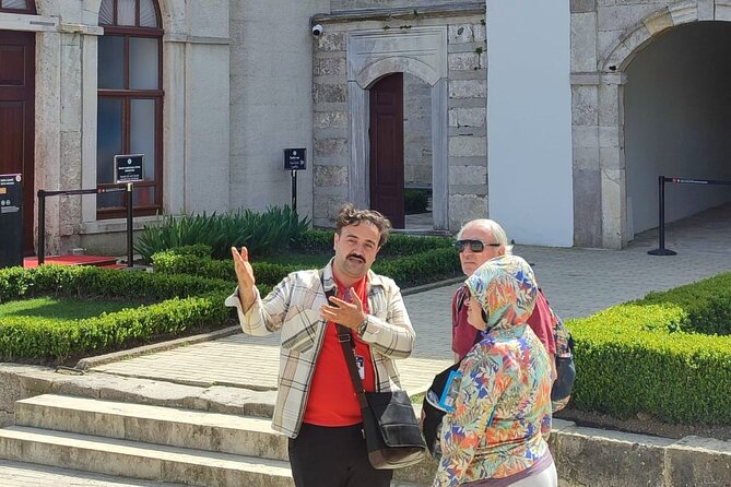 Skip Lines with Local Tour Guide Taha - Topkapı Palace and Harem: courtyards, power, and restricted space